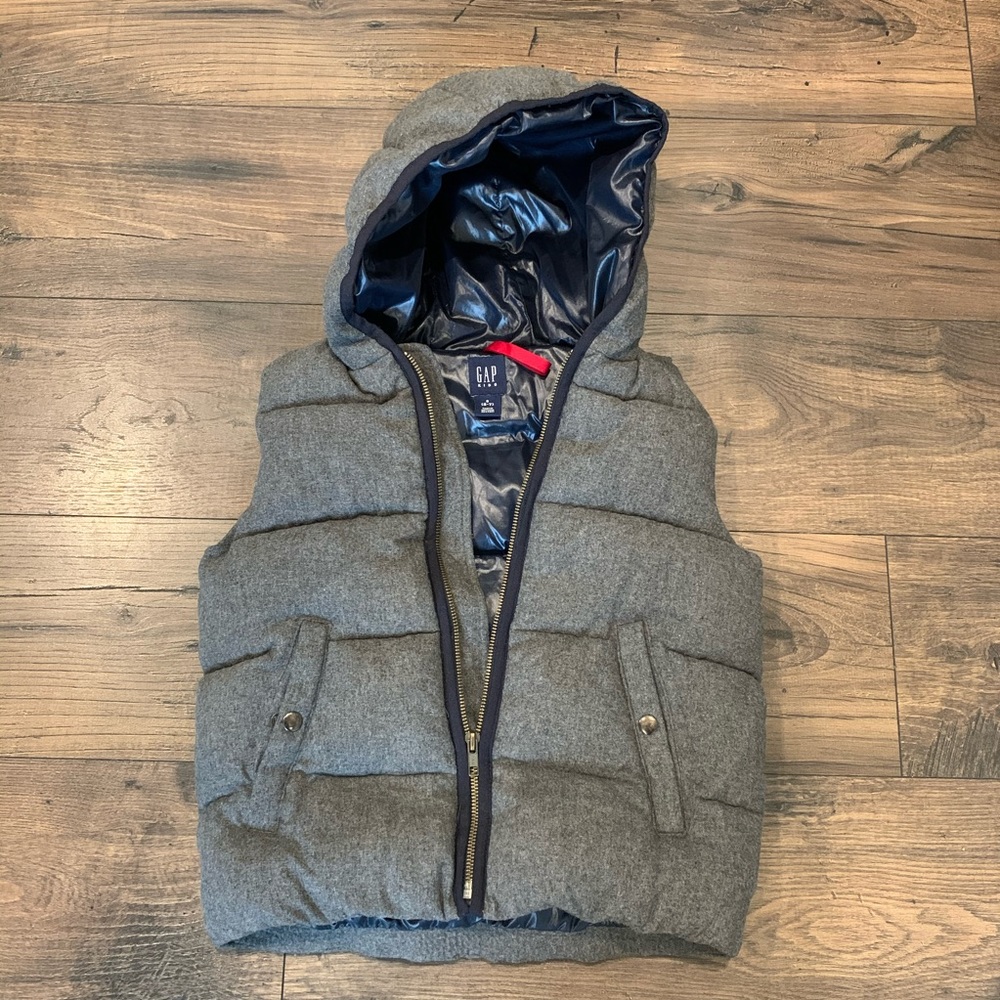 GAP Kids Grey Hooded Puffy Vest Warm Small 6/7